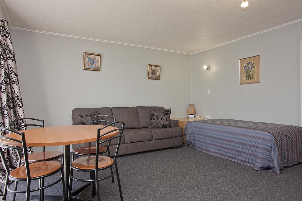 Coronation Park Motels Ashburton Exterior photo