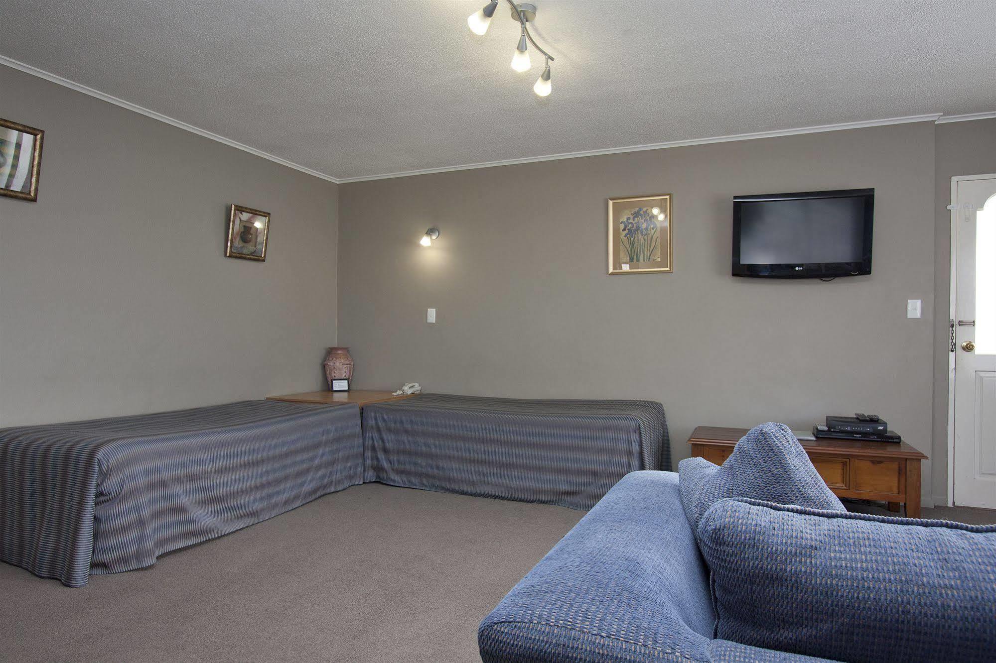 Coronation Park Motels Ashburton Exterior photo