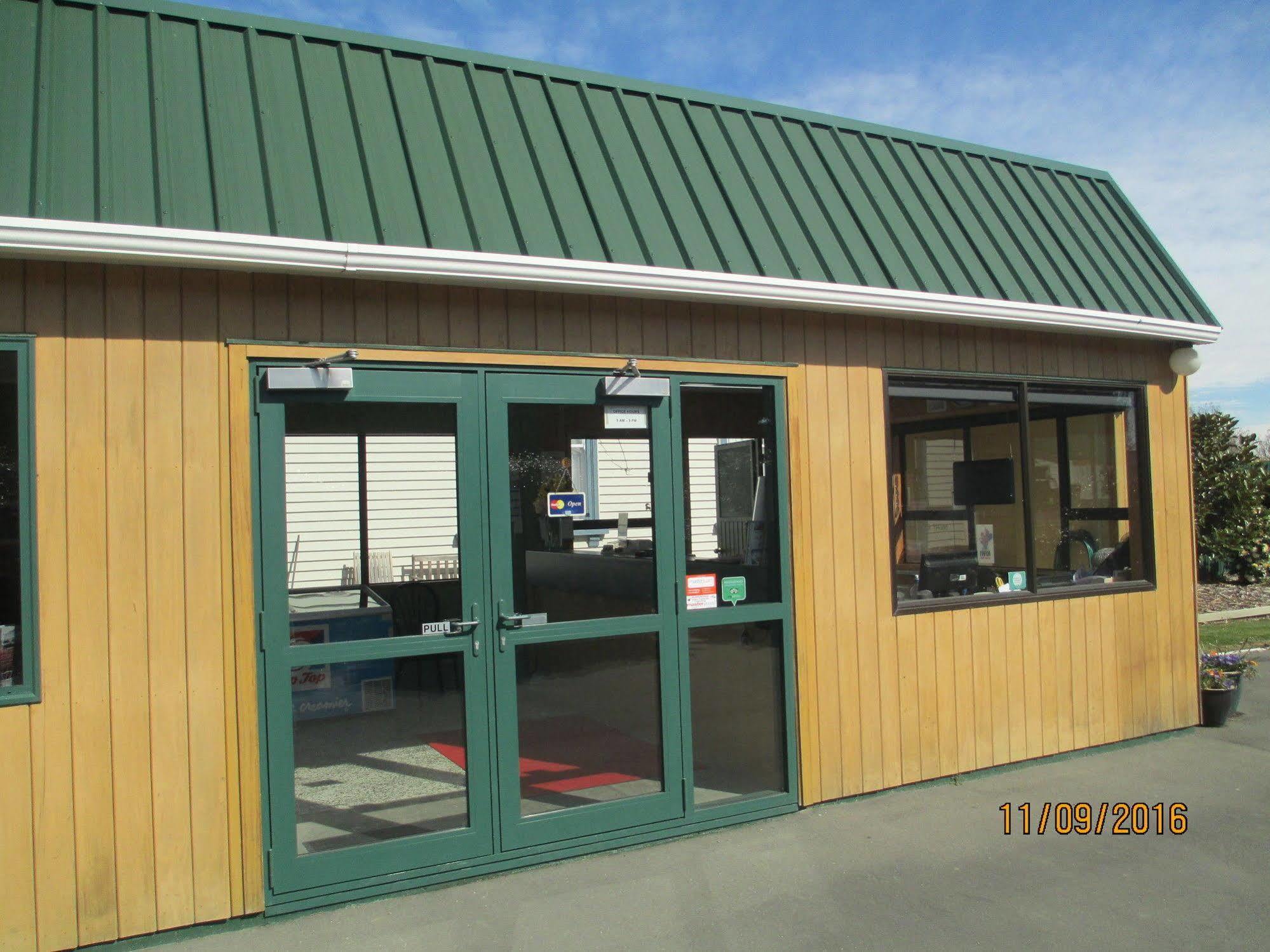 Coronation Park Motels Ashburton Exterior photo